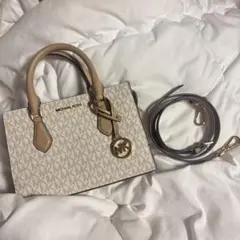 MICHEAL KORS トートバッグ ホワイト グレー 南京錠 チャーム付き 