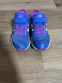 New Balance キッズスニーカー ブルー/ピンク