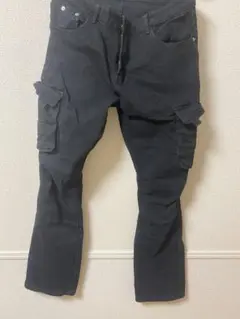 ブラック カーゴパンツ 複数ポケット