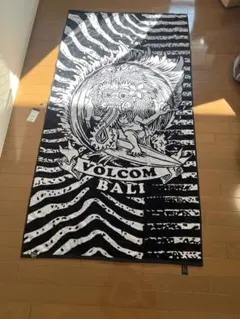 VOLCOM サーフィン　バスタオル モノクロ 大判 バリ島限定　コラボモデル 2026年最新】VOLCOM タオル・バス用品の人気アイテム - メルカリ