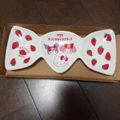 サクマ✕サンリオ。クロミ、シナモン、キティ、いちごキャンディ型小皿未使用品