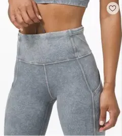 未使用　lululemon サイズ8 ヨガウェア　ショートパンツ　定価9500円のサムネイル