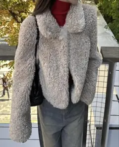 ベージュ ハイネックジャケット