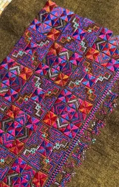 苗族手刺繍ベビーキャリア布・花文様・1980年代ヴィンテージ 2025年