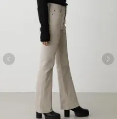 美品✨AZUL ベージュ ブーツカットデニム S サイズ　ストレッチ