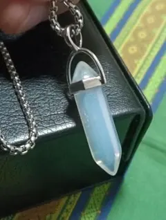 青色クリスタルペンダントネックレス