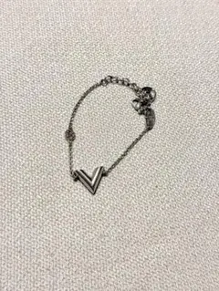 Louis Vuitton Vロゴ ブレスレット シルバーのサムネイル