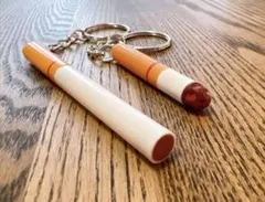 【キーホルダー】タバコ2本セット　キーチャーム　シガレット　ストリート　レトロ
