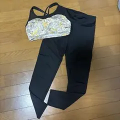 tuché ヨガウェア セット 黒と花柄のサムネイル