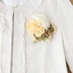 コサージュ、ベージュ系