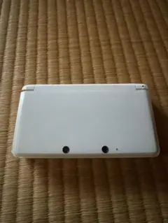 Nintendo 3DS ホワイト 本体おまけソフト付き^ ^