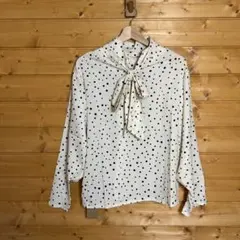 ●新品　ドット柄　リボン　ブラウス　ボウタイリボン