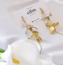 【美品】イヤリング　ゴールド　大ぶり　花　フラワー　ブライダル　結婚式