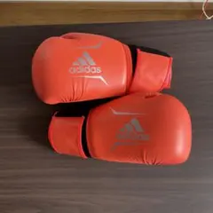 ボクシンググローブ