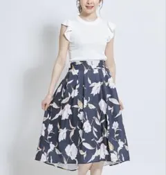 新品tocco closet 後ろリボン付きフラワープリントタックフレアスカート