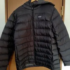 patagonia フード付きダウンジャケット 黒