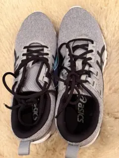 【新品】asics スニーカー グレー　25.5センチ