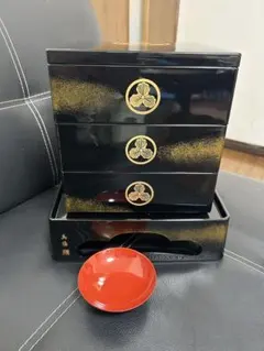 MB698】輪島塗 龍作 抱き茗荷家紋 金蒔絵 五段重箱 台付 二枚蓋 木製