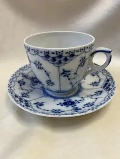 ロイヤルコペンハーゲン　ブルーフルテッドハーフレースカップ&ソーサー
