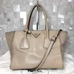 プラダ　PRADA 2way ハンドバッグ　トートバッグ　レザー　三角プレート