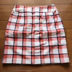 エニィスィス　赤と白のチェック柄タイトスカート