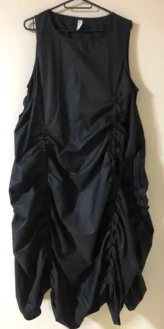 ロングワンピース　ノースリーブワンピース