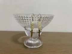 お値下げしました！天然石ハニーストーン&クロスのピアス