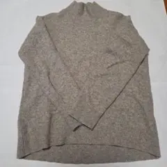 ユニクロ　グレー系ハイネックセーター　L