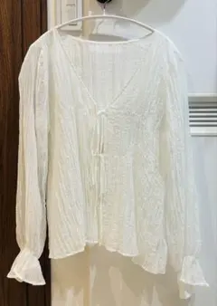 新品未使用　しまむら　シアーシャツ　白　ホワイト　透け感　Mのサムネイル