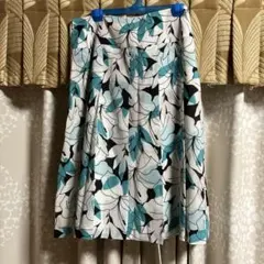 フラワープリント ひざ丈プリーツスカート