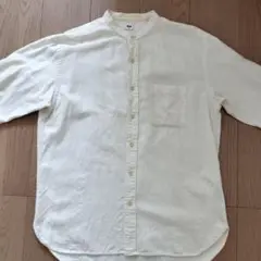 ホワイト長袖シャツ ボタン付き