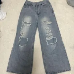 ライトブルーダメージデニムパンツ