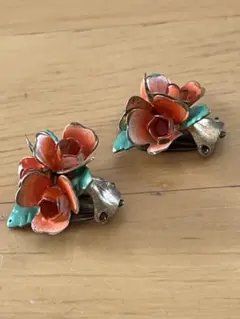 ヴィンテージ風 フラワーモチーフイヤリング