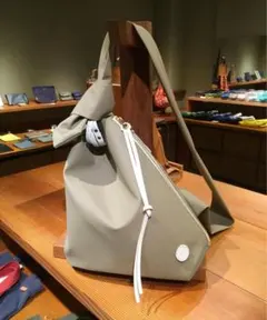 Item thumbnail for item bde7f24b-c89d-4da0-b02b-6fecb815e4aa