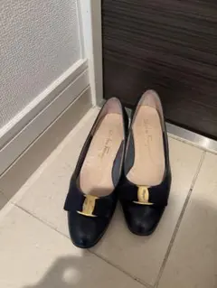 【FERRAGAMO】ネイビー レザー リボン付き パンプス