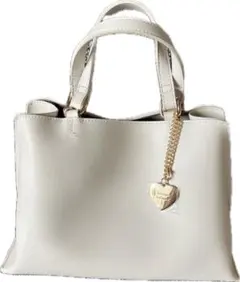 ハンドバッグ ショルダーバッグ　ハートチャーム付き