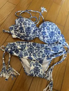 綺麗なブルーの水着