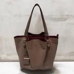 TOD'S フラワーベージュブラウン　レザートート　A4