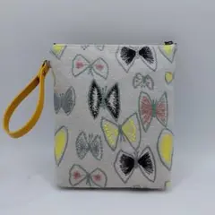 保冷ミニポーチ✩ハンドメイド✩ベージュ地に蝶々刺繍生地
