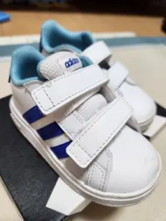 adidas キッズスニーカー ブルー　13cm