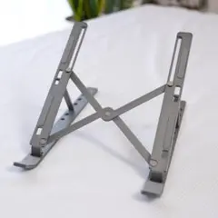 【美品】ノートパソコンスタンド 折りたたみ式 アルミ合金製 6段階調整 薄型