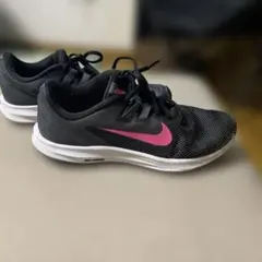 NIKE スニーカーのサムネイル