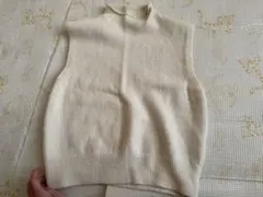 アイボリー ノースリーブニット ウール混紡