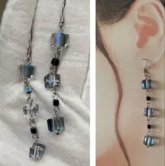 ハンドメイドピアスNo.118ガラスキューブの揺れるピアス