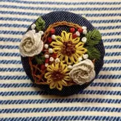 刺繍ブローチ 刺繍ヘアゴム くるみボタン 【ひまわり】手刺繍 - メルカリ