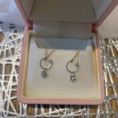 フープ型クリスタルピアス
