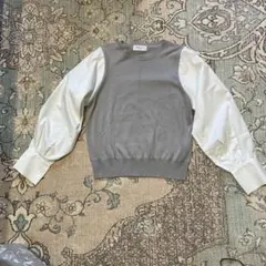 OPAQUE CLIP の薄いグレー、袖白のコットン ニット(新品)