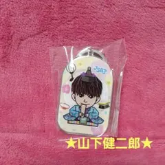 山下健二郎　ひなまつり　背景付き　メタルキーホルダー　JSB3