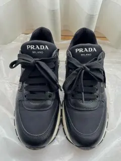 PRADA ブラック レザー スニーカーのサムネイル