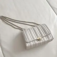 ZARA ホワイトショルダーバッグ　チェーンバ